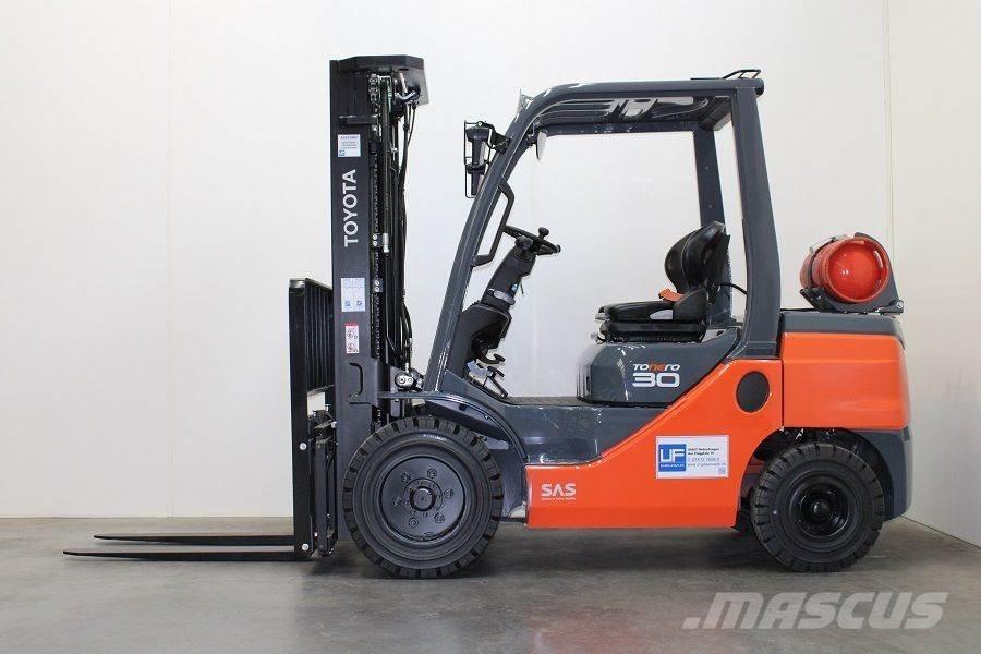 Toyota 02-8FGF30 Propan trucker