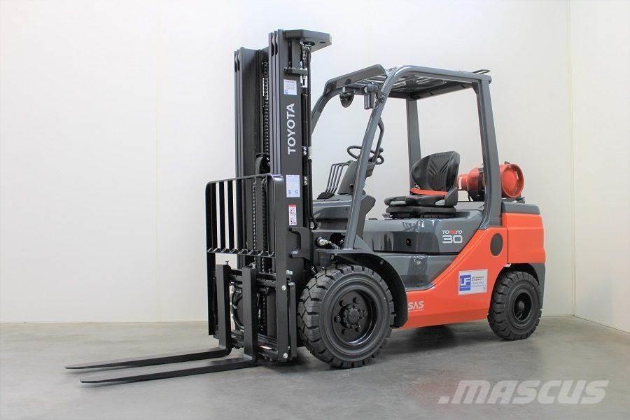 Toyota 02-8FGF30 Propan trucker