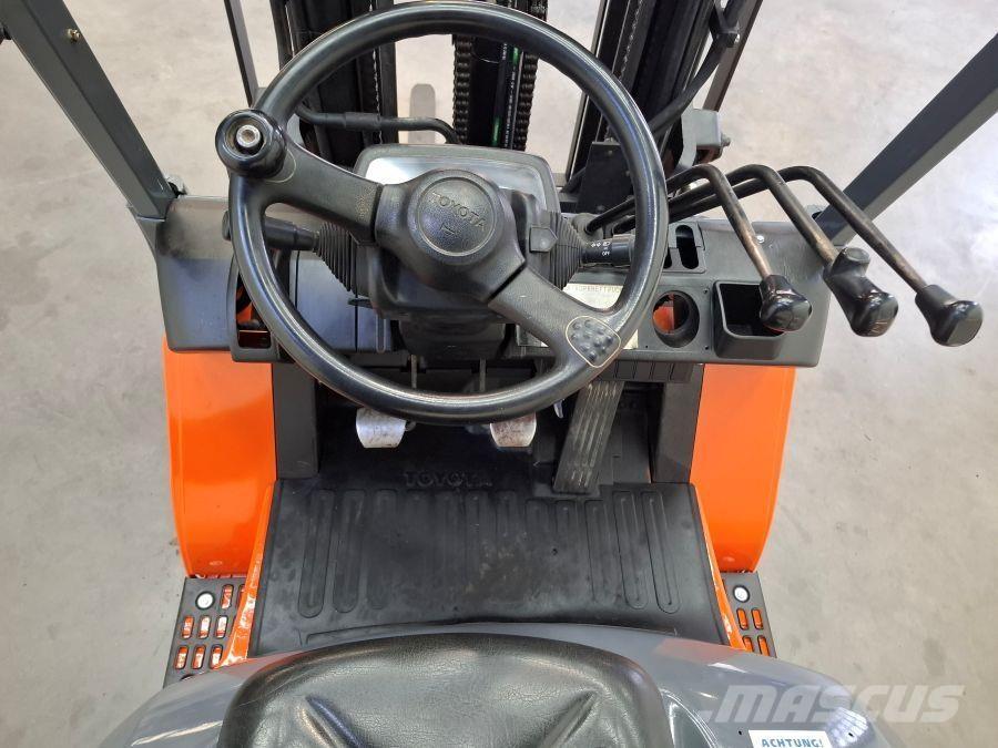 Toyota 62-7FDF25 Diesel Trucker