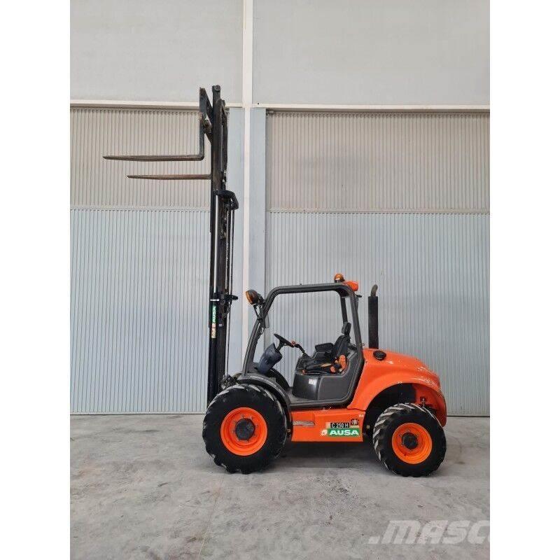 Ausa C250H Terrenggående gaffeltruck