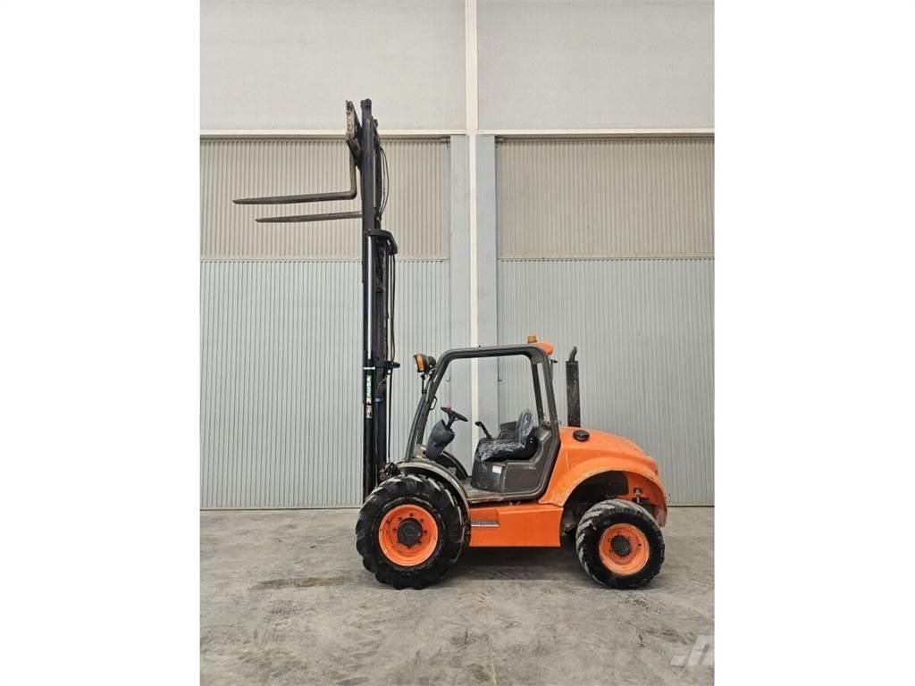 Ausa C250H Terrenggående gaffeltruck