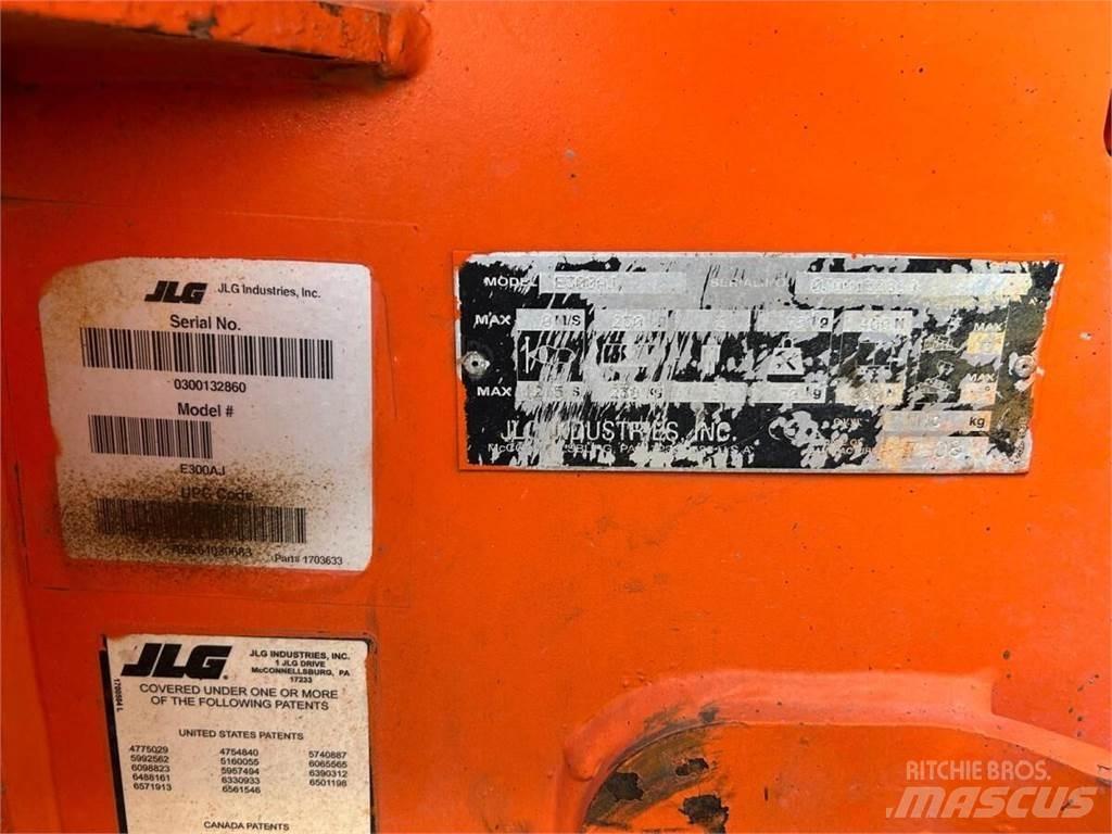 JLG E300AJ Leddede bomlifter