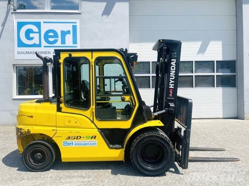 Hyundai 35D-9A Diesel Trucker