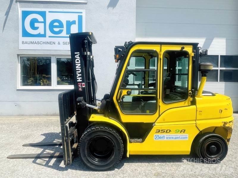 Hyundai 35D-9A Diesel Trucker