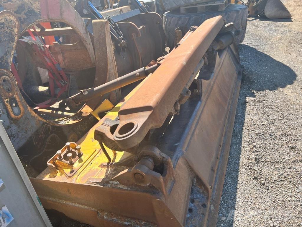 Komatsu D 65 EX-15 Dozere Beltegående