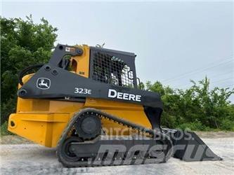 John Deere 323E Kompaktlastere