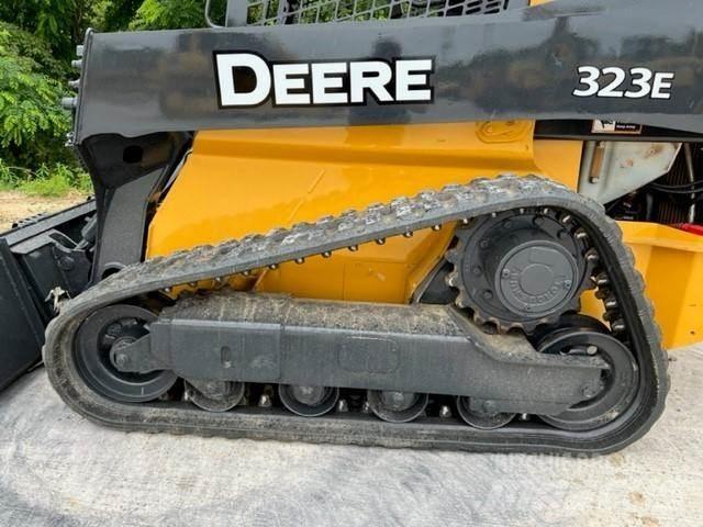 John Deere 323E Kompaktlastere
