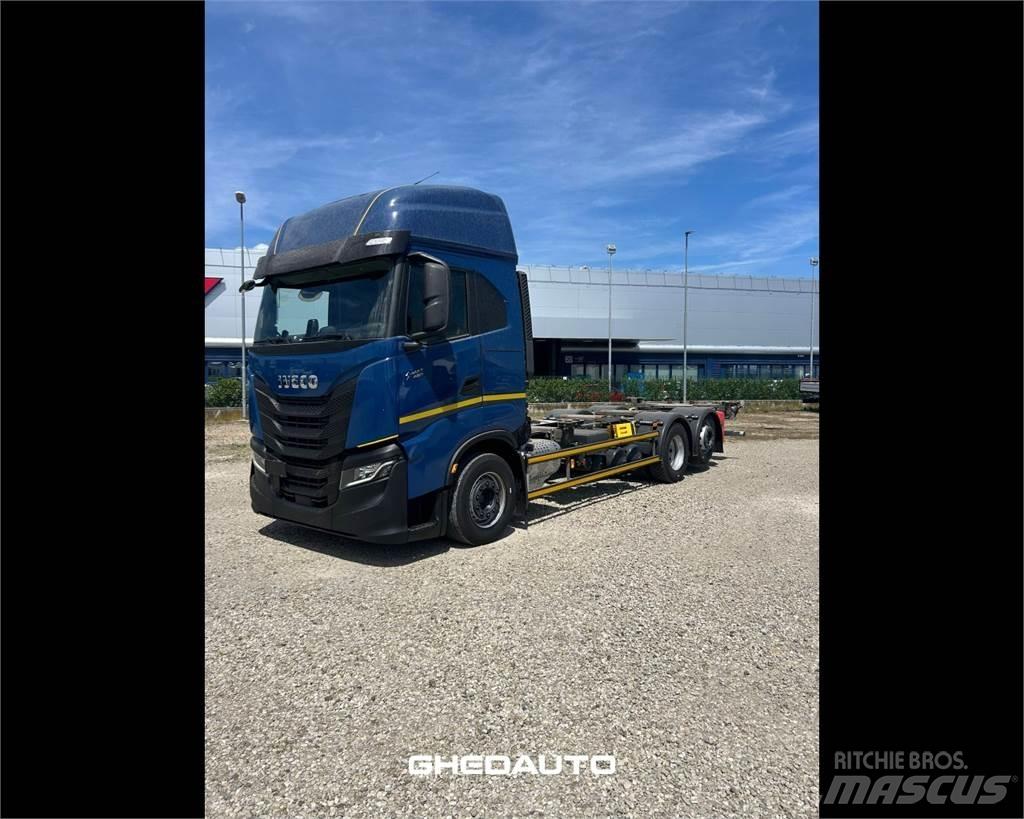 Iveco AS260S48S Skapbiler