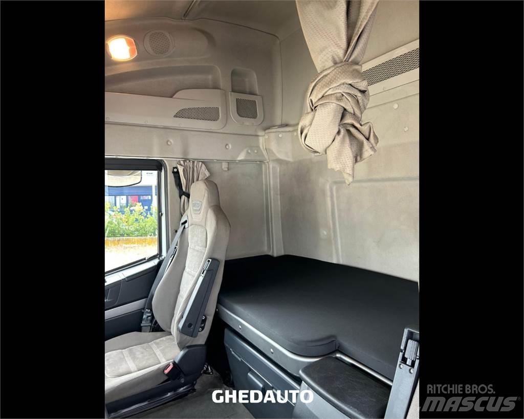 Iveco AS440S48 Skapbiler