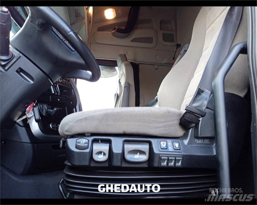 Iveco AS440S48T/P Skapbiler