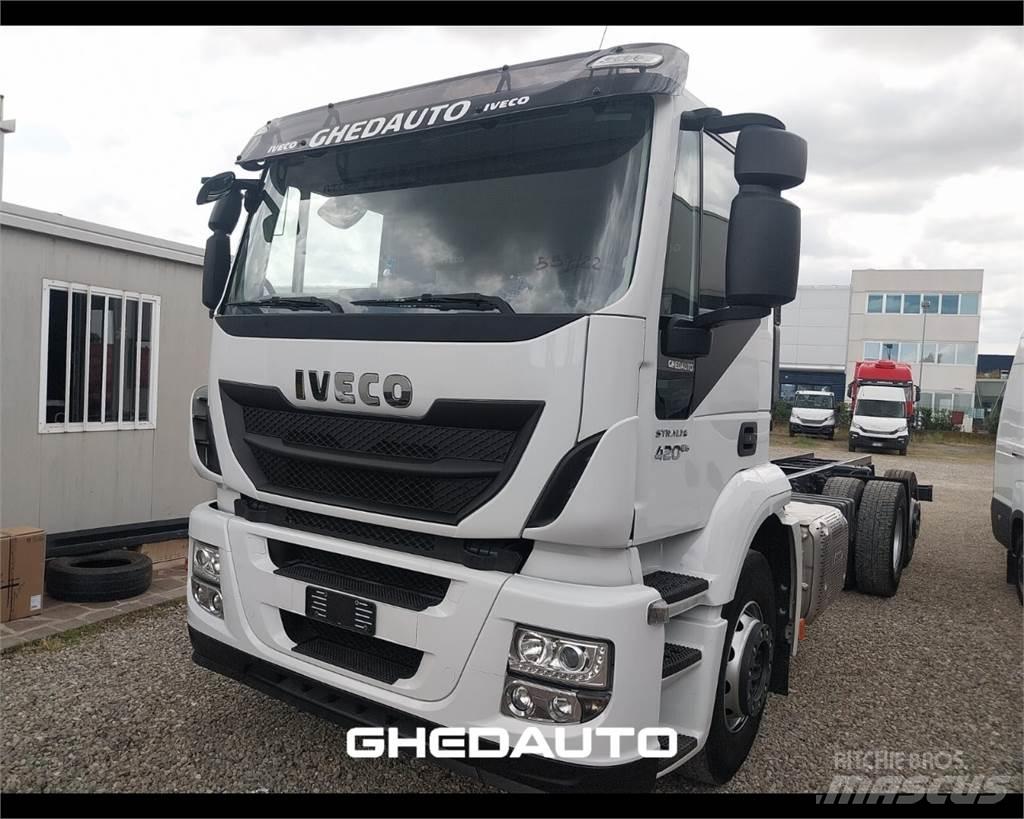 Iveco AT260S40Y/PS Skapbiler