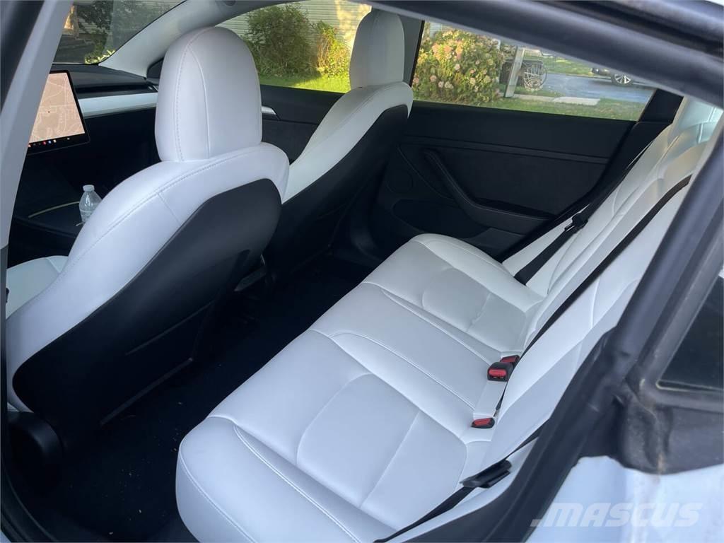 Tesla Model 3 Personbiler