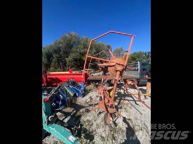 Kuhn GF5001MH Raker og høyvendere