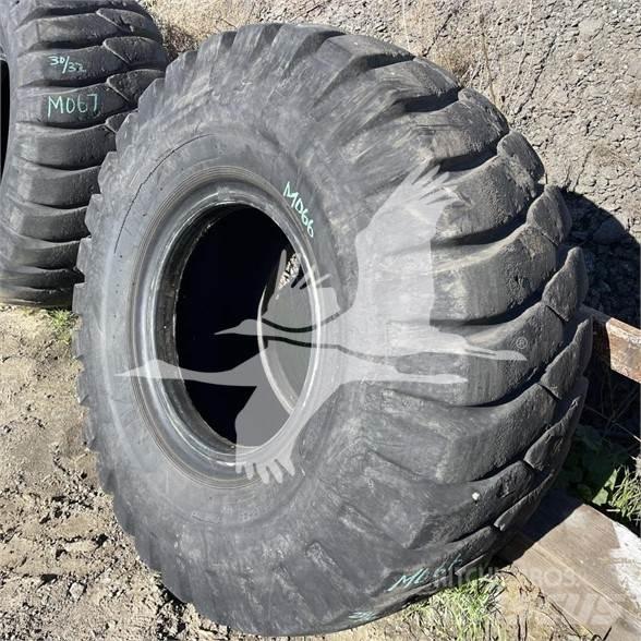 Titan 23.5x25 Dekk, hjul og felger