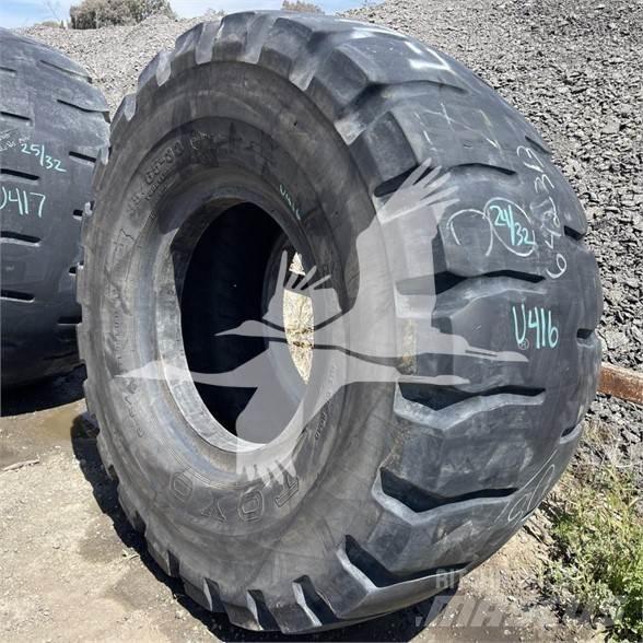 Toyo 35/65x33 Dekk, hjul og felger