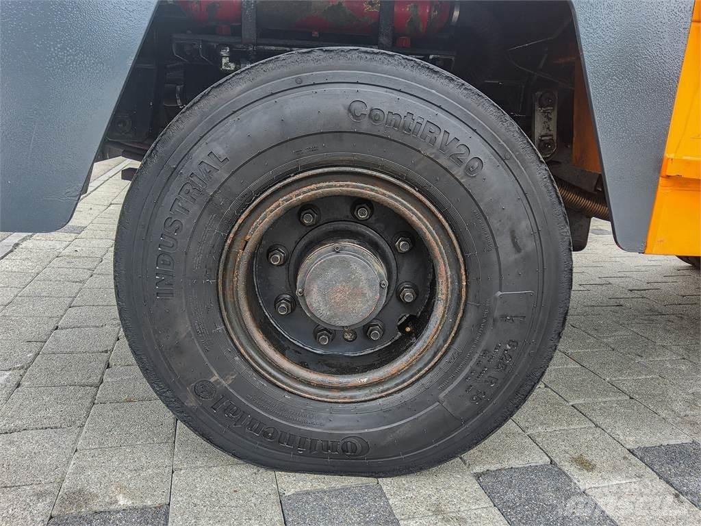  ATA 8500 4x4 Tauetraktor