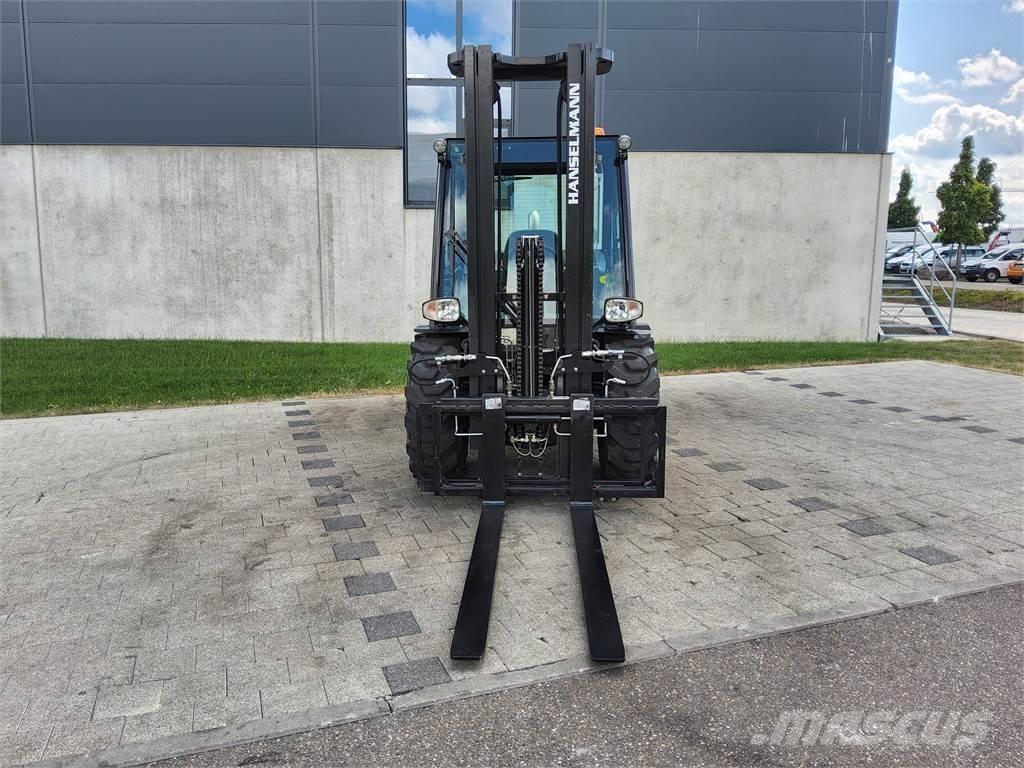 Manitou MC 30-4 Terrenggående gaffeltruck