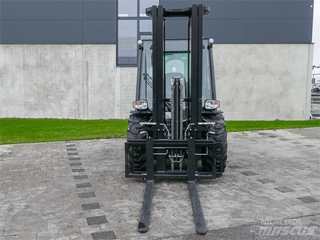 Manitou MC 30-4 Terrenggående gaffeltruck