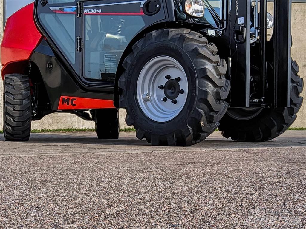 Manitou MC 30-4 Terrenggående gaffeltruck