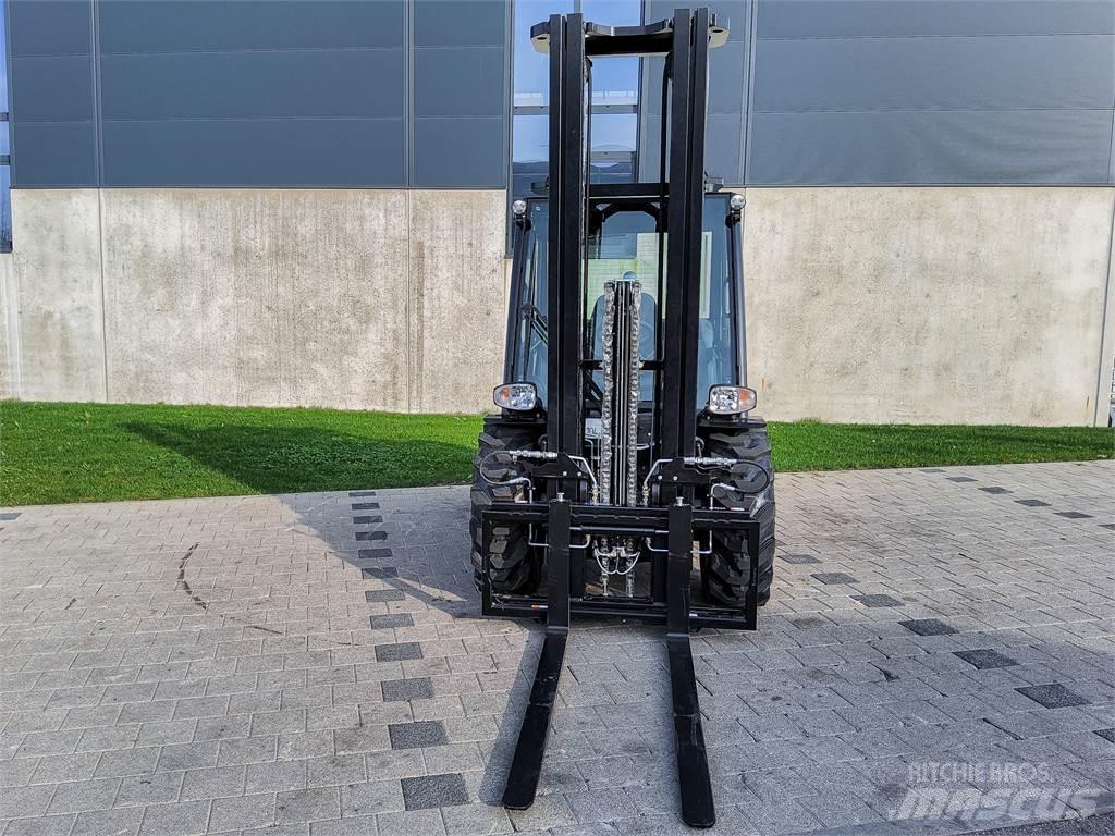 Manitou MC 30-4 Terrenggående gaffeltruck