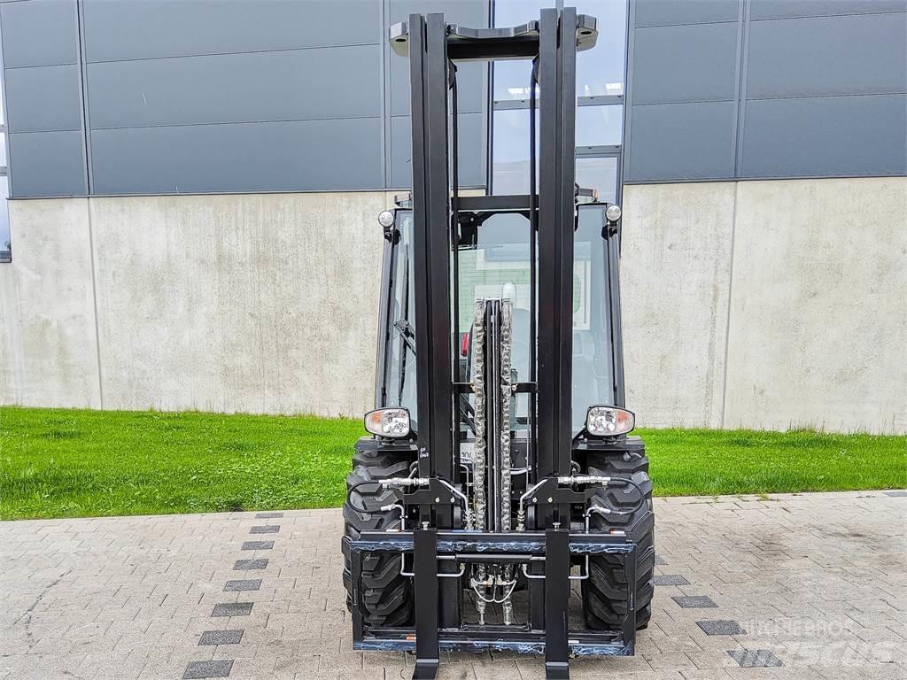 Manitou MC 30-4 Terrenggående gaffeltruck