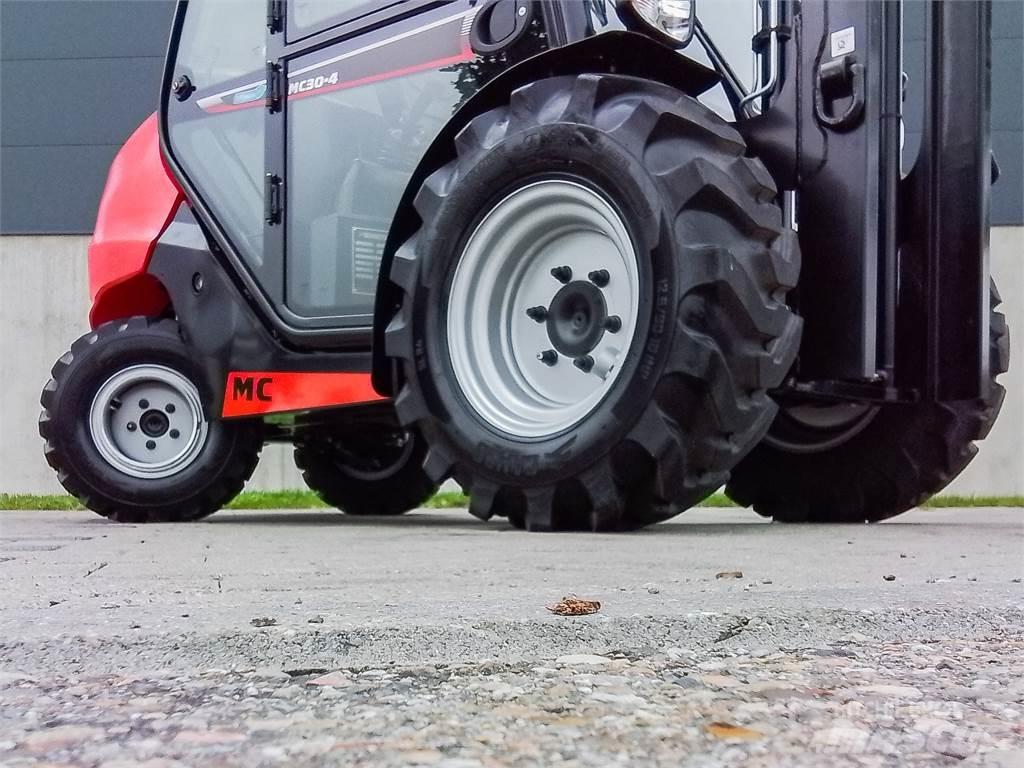 Manitou MC 30-4 Terrenggående gaffeltruck