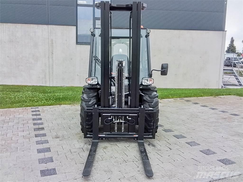 Manitou MC 30-4 Terrenggående gaffeltruck