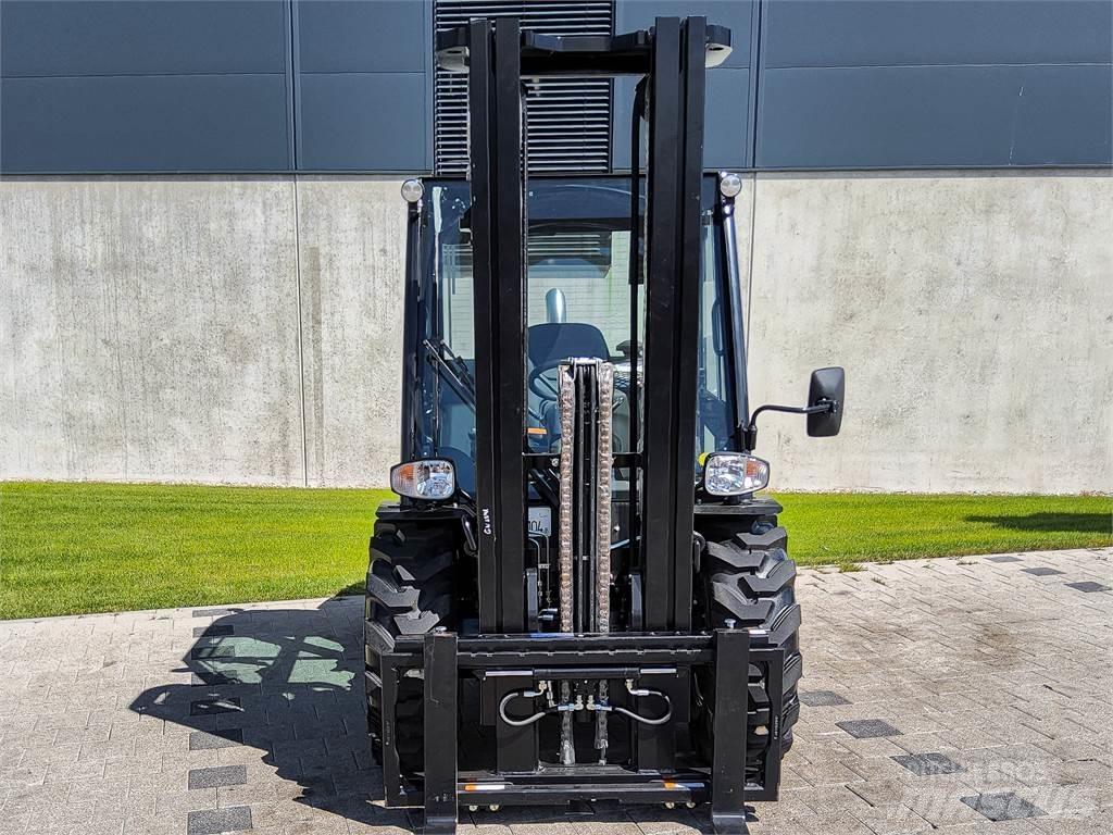 Manitou MC 30-4 Terrenggående gaffeltruck