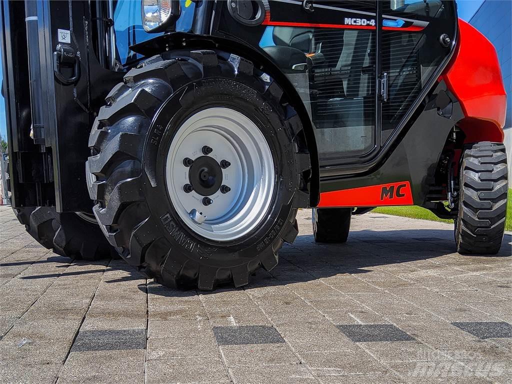 Manitou MC 30-4 Terrenggående gaffeltruck