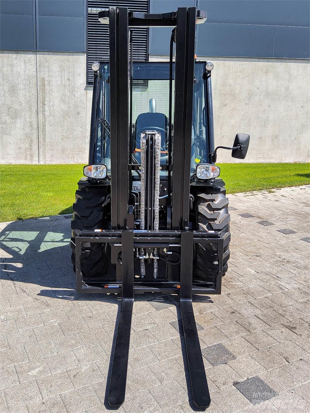 Manitou MC 30-4 Terrenggående gaffeltruck