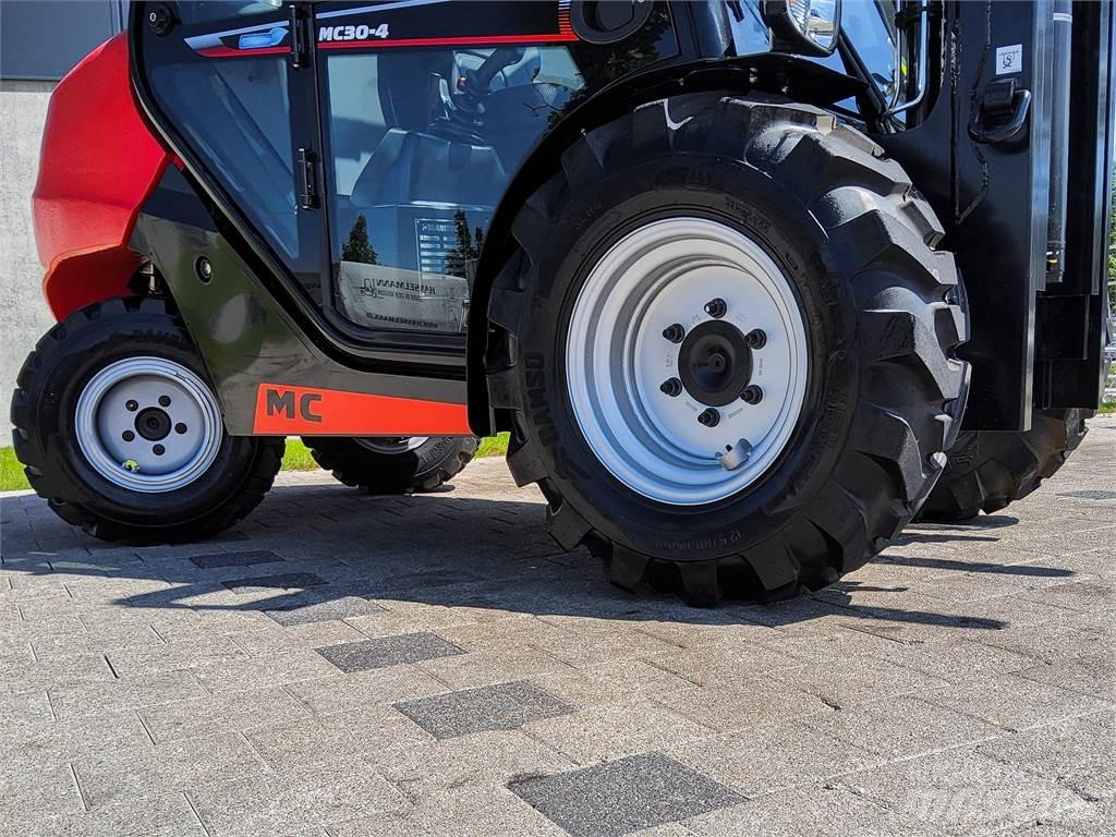 Manitou MC 30-4 Terrenggående gaffeltruck