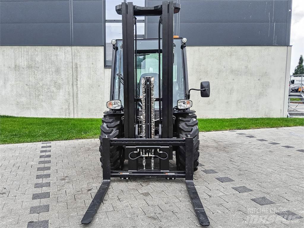 Manitou MC 30-4 Terrenggående gaffeltruck