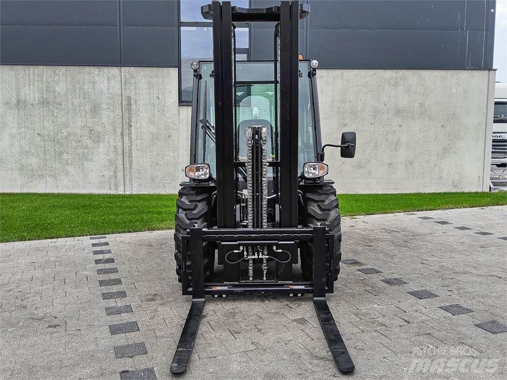 Manitou MC 30-4 Terrenggående gaffeltruck