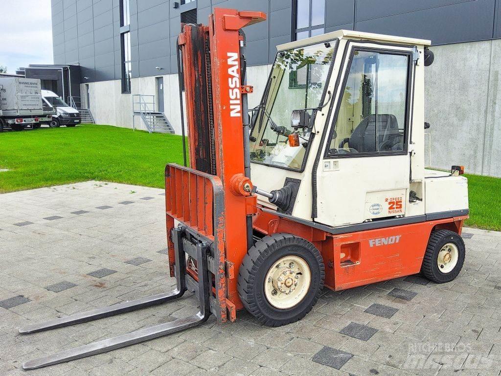 Nissan EH02F25U Diesel Trucker