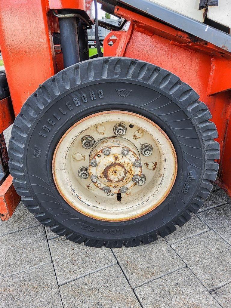 Nissan EH02F25U Diesel Trucker
