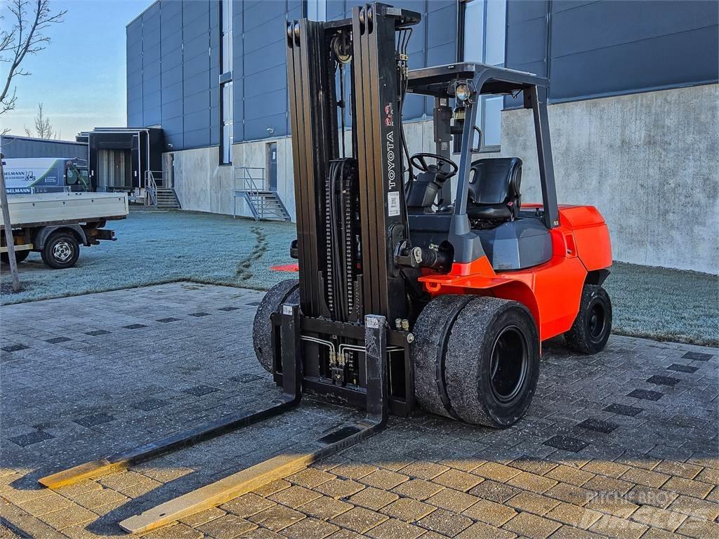 Toyota 7 FDU 45 Diesel Trucker