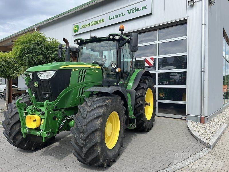 John Deere 6215R Traktorer