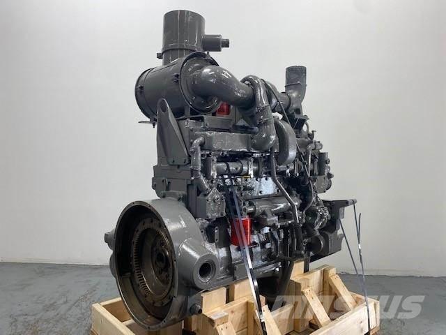 Komatsu M11-C Motorer