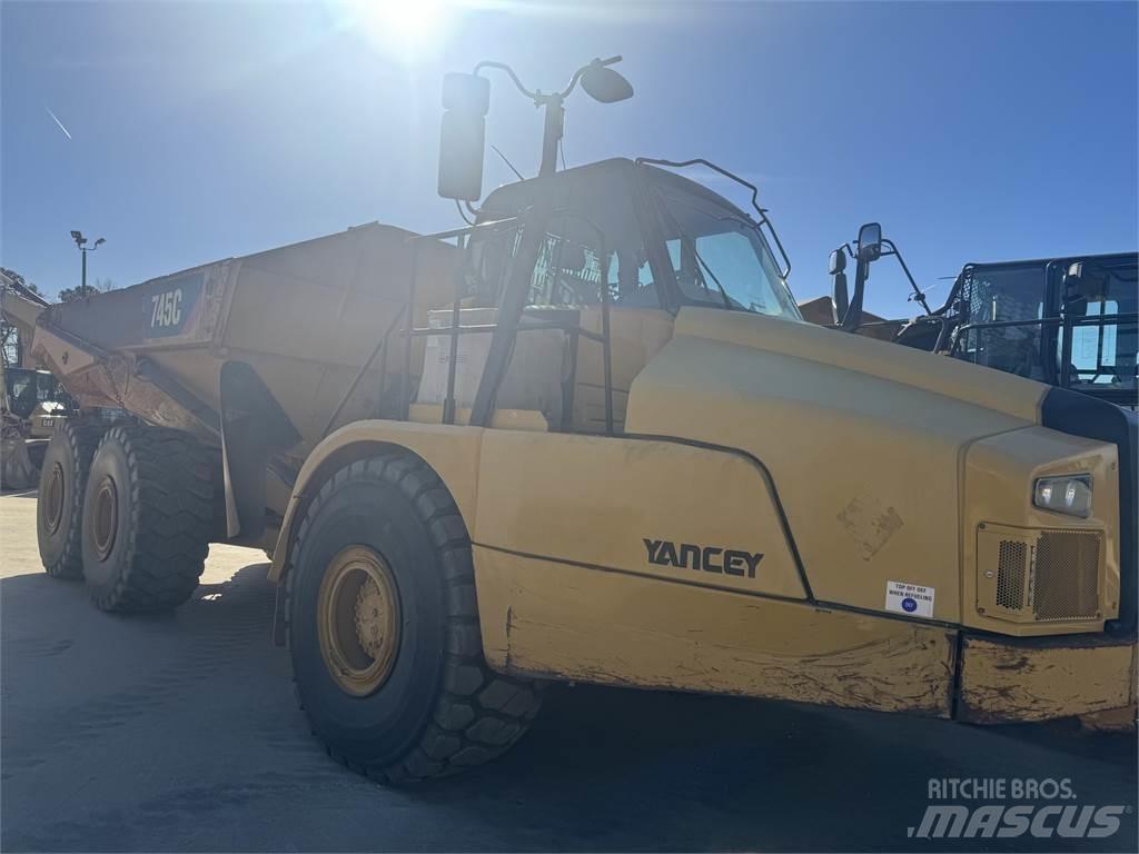 CAT 745 Rammestyrte Dumpere