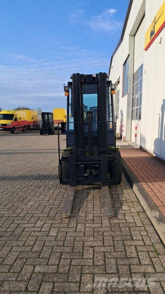 Clark S30D Diesel Trucker