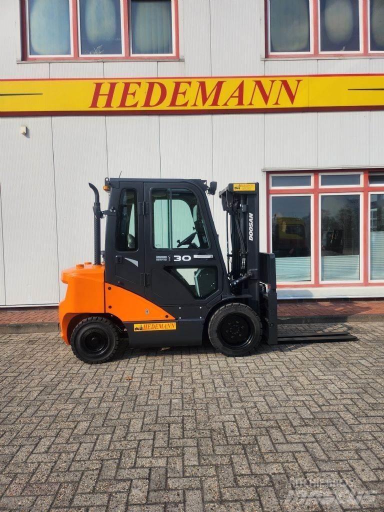 Doosan D30S-7 Diesel Trucker