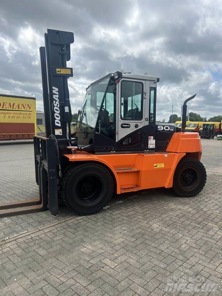 Doosan D90S-7 Diesel Trucker