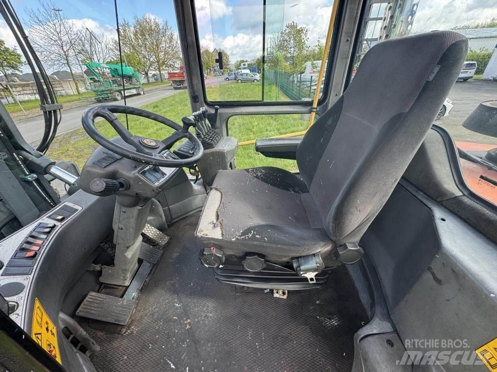 Kalmar DCE160-12 Diesel Trucker