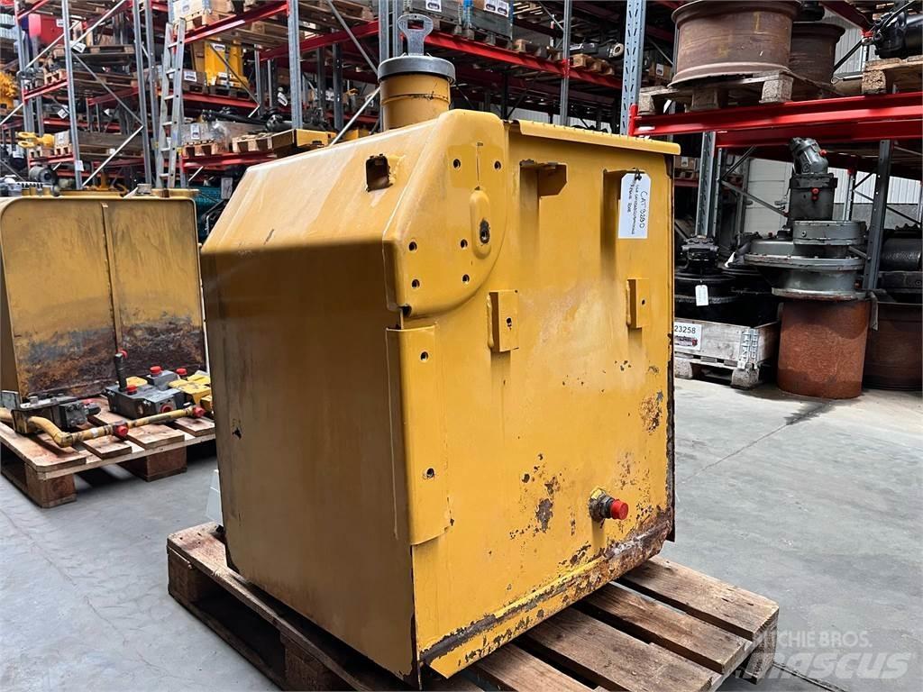 CAT 323D brændstoftank Andre komponenter