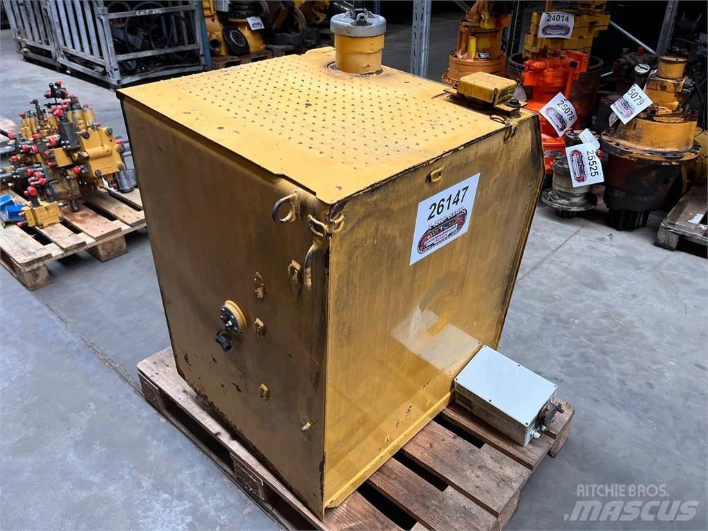 CAT 323D brændstoftank Andre komponenter