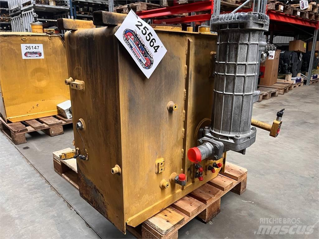 CAT 323D hydrauliktank Hydraulikk