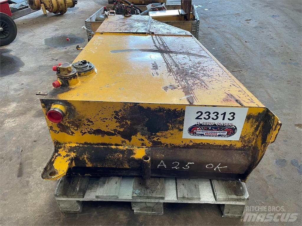  Dieseltank ex. Volvo A25 Andre komponenter