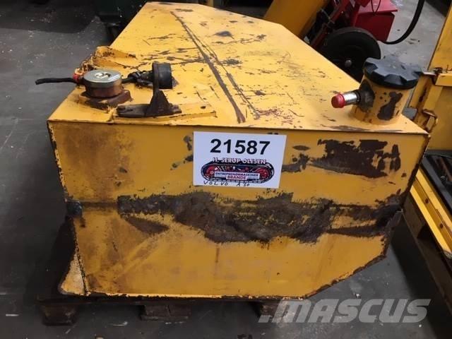  Dieseltank ex. Volvo A30 Andre komponenter