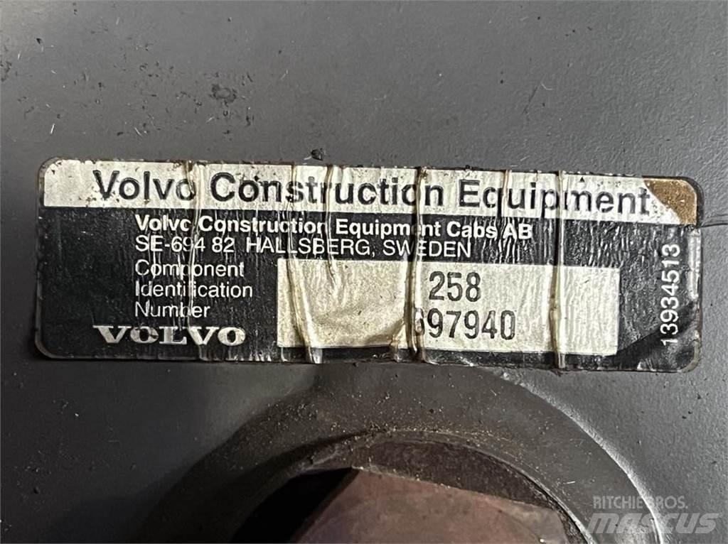  Hydraulik Tank, Volvo L90E Hydraulikk