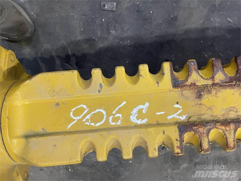 Hydrema 906C-2 frontaksel Aksler